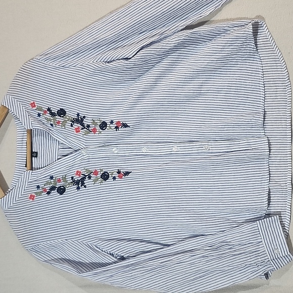 Chadwicks Blue and White Striped Floral Embroidered V Neck Button Blouse Women L - Picture 3 of 11